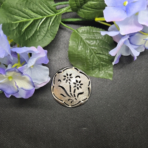 Sarah Coventry Floral Silver Brooch Large - Picture 5 of 6